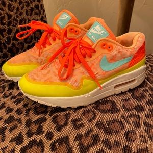 Nike Air Max tennis shoes